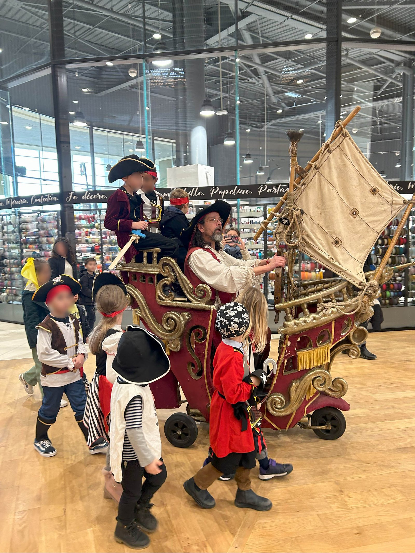 Le petit galion et la coque de noix