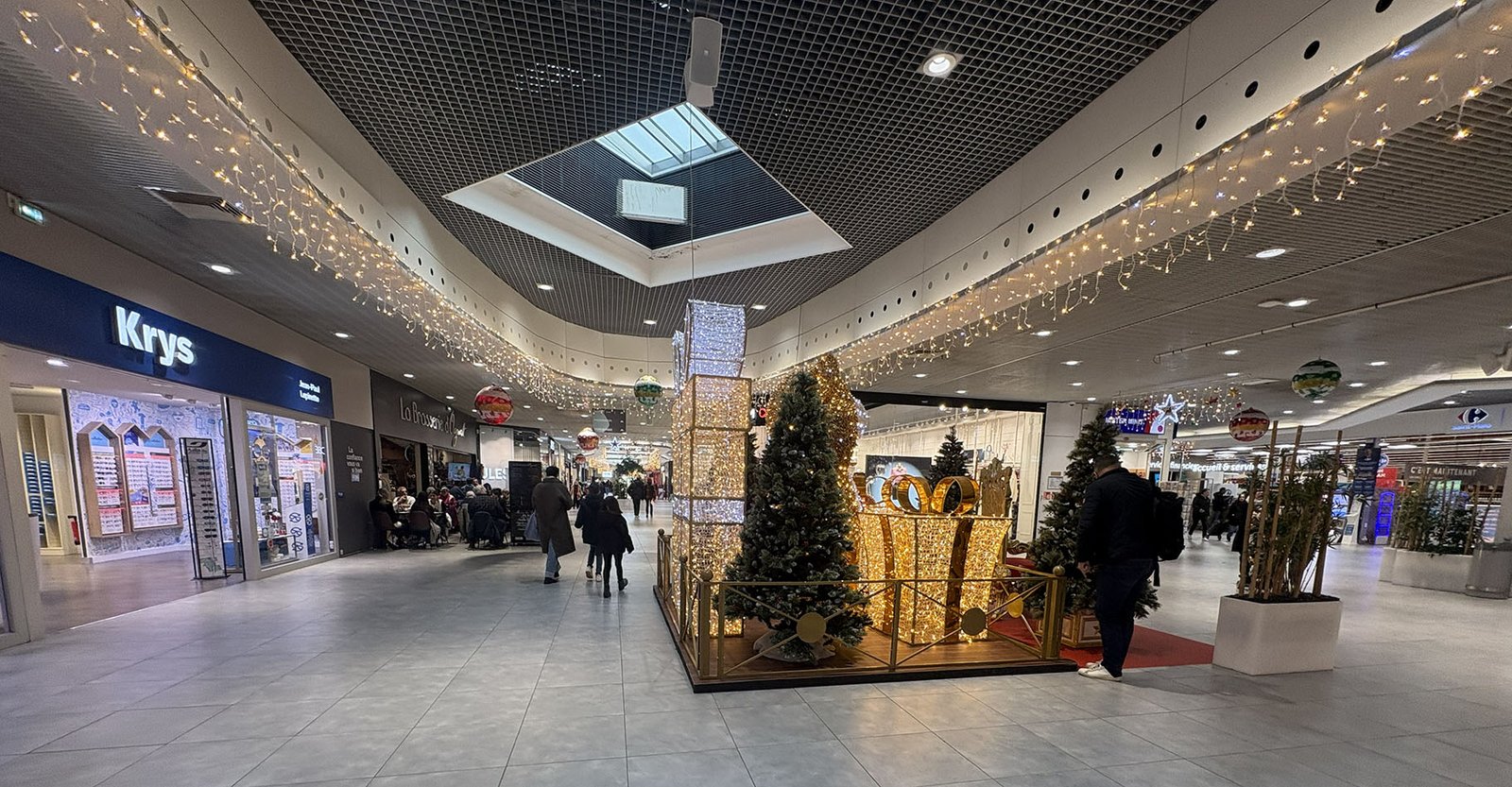 Décoration suspendues rideaux et verrières